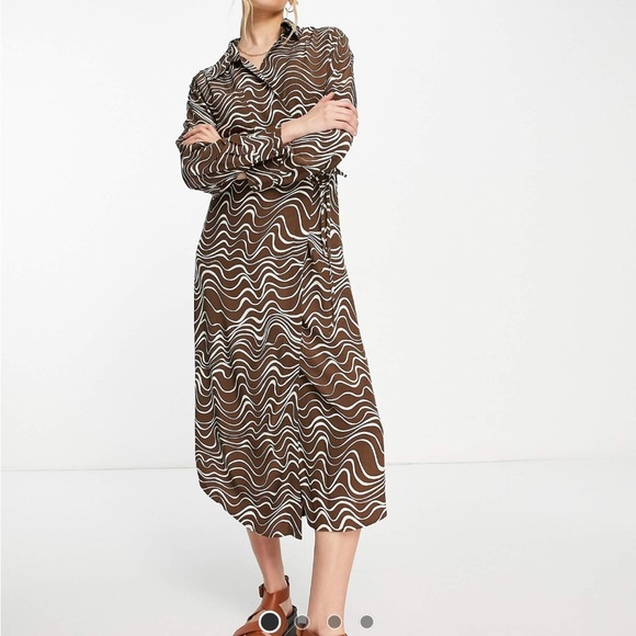 & Other Stories Brown and White midi dress in brown print - Picture 12 of 14